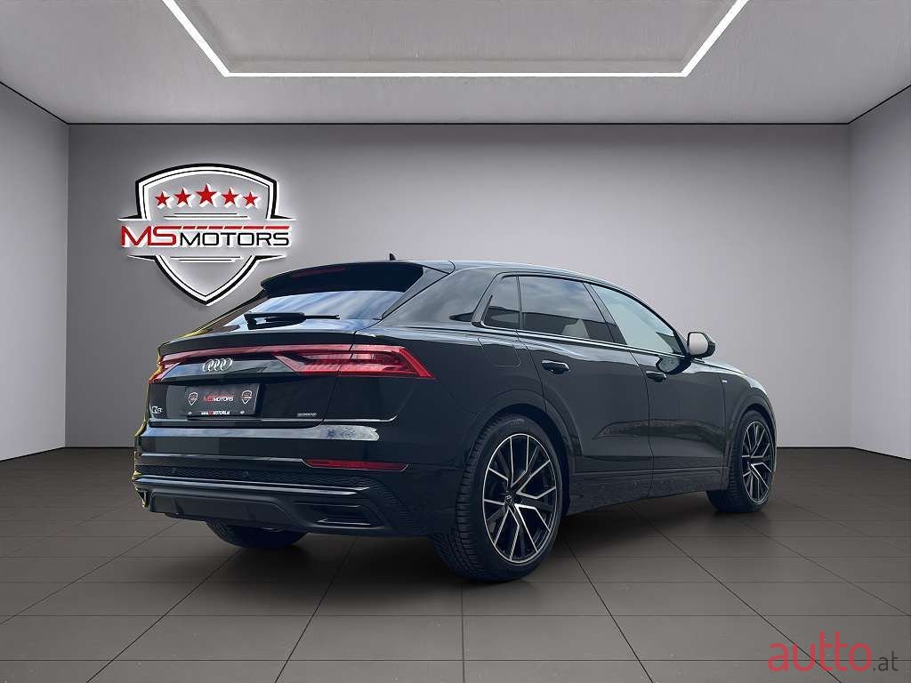 2019' Audi Q8 photo #5