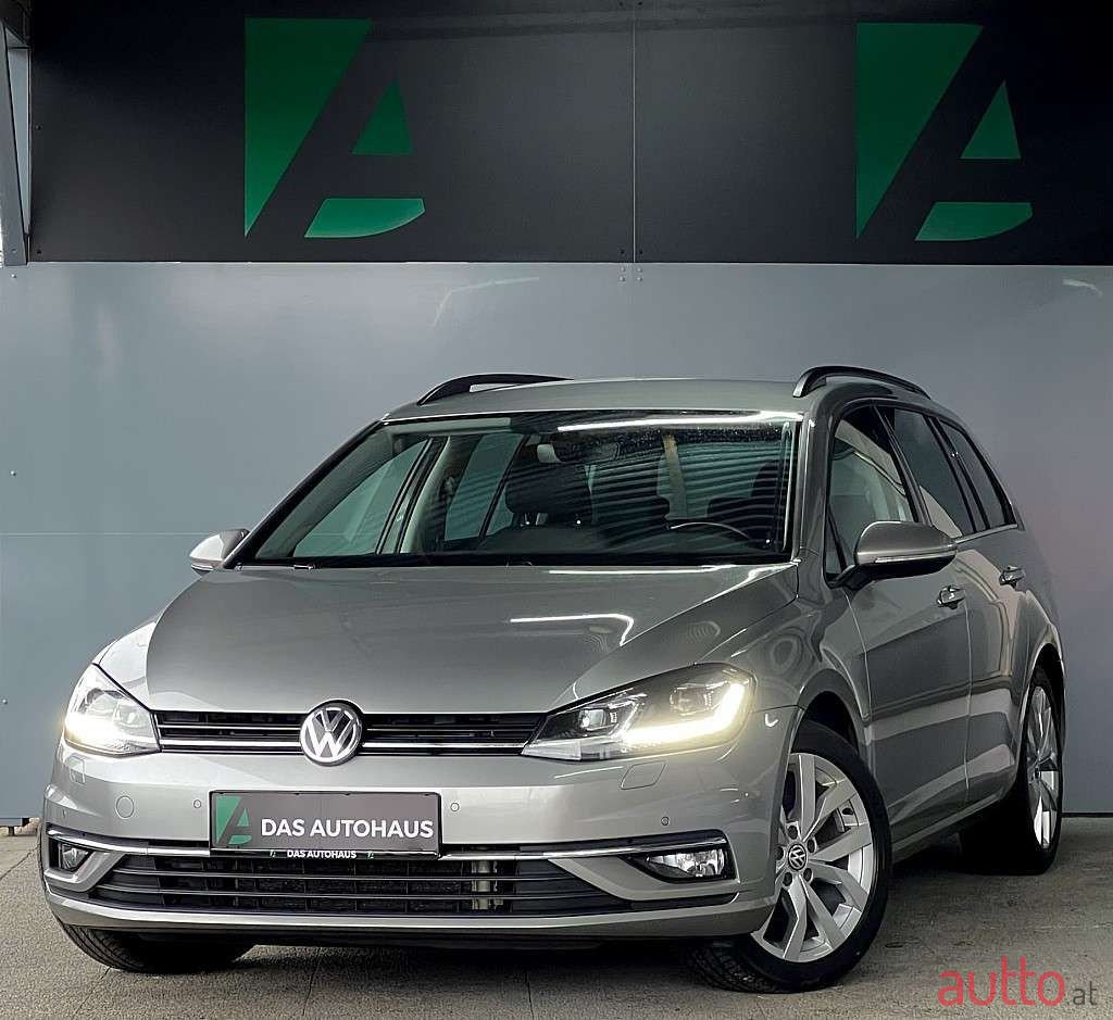 2020' Volkswagen Golf photo #1