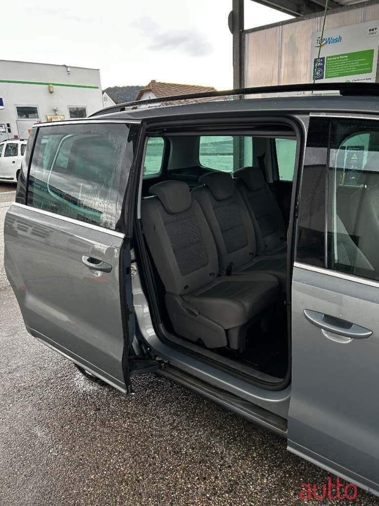 2010' Volkswagen Sharan photo #5