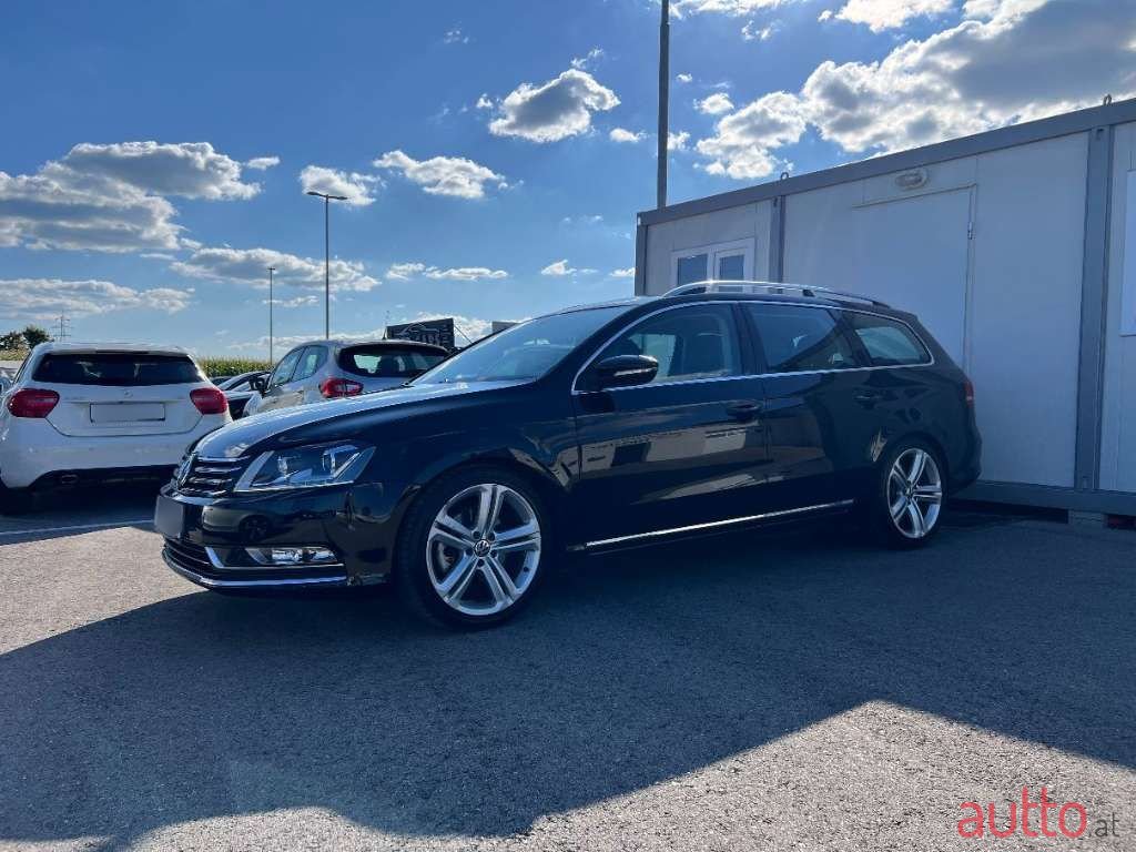 2011' Volkswagen Passat photo #4