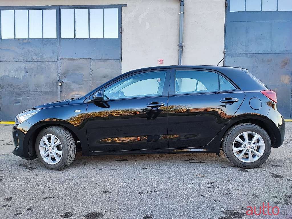 2019' Kia Rio photo #5
