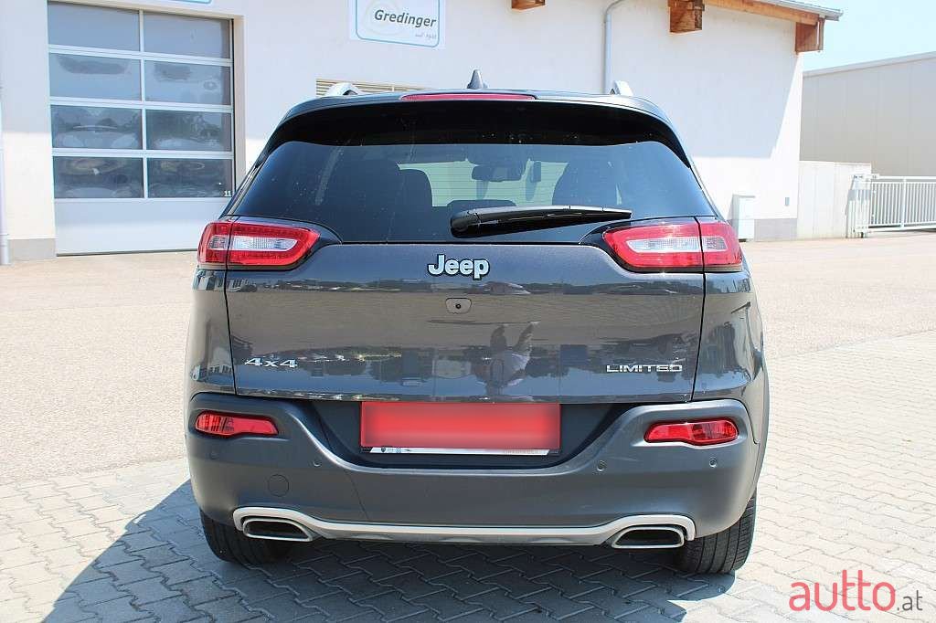 2018' Jeep Cherokee photo #6