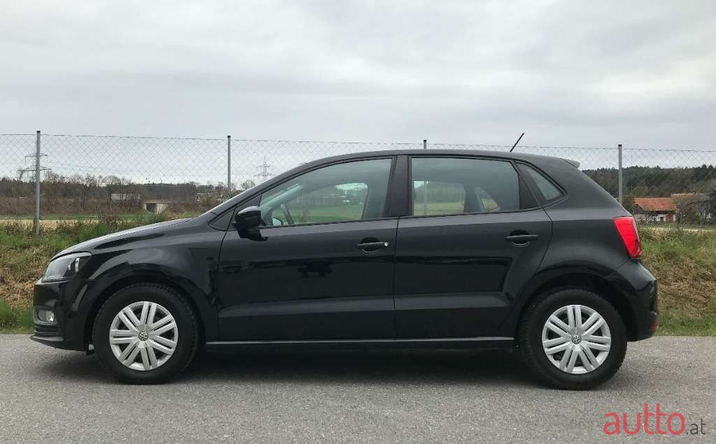 2017' Volkswagen Polo photo #3