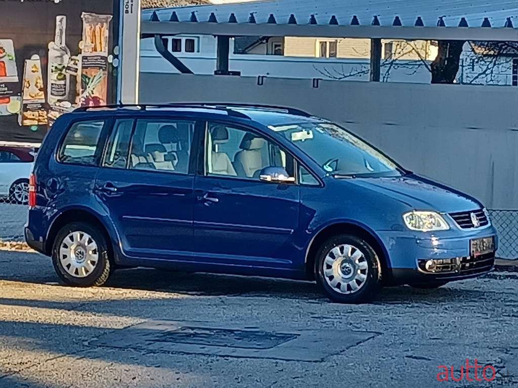 2006' Volkswagen Touran photo #4