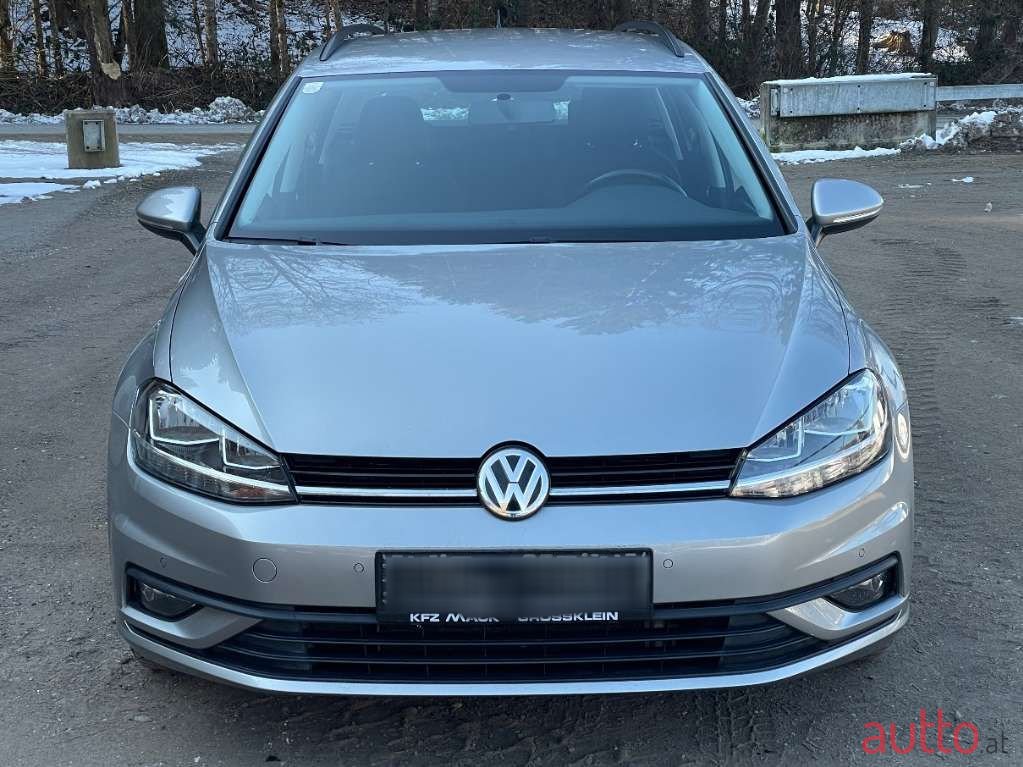 2020' Volkswagen Golf photo #2