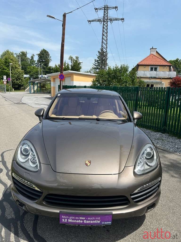 2011' Porsche Cayenne photo #3