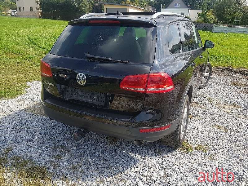 2014' Volkswagen Touareg photo #5