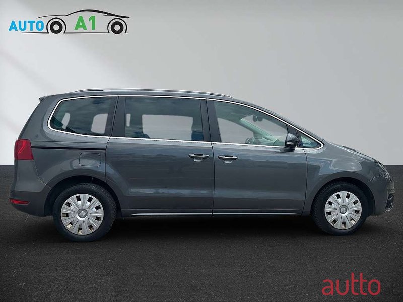 2010' SEAT Alhambra photo #4