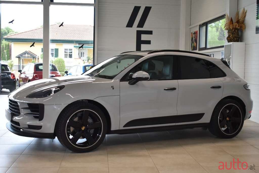 2020' Porsche Macan photo #5