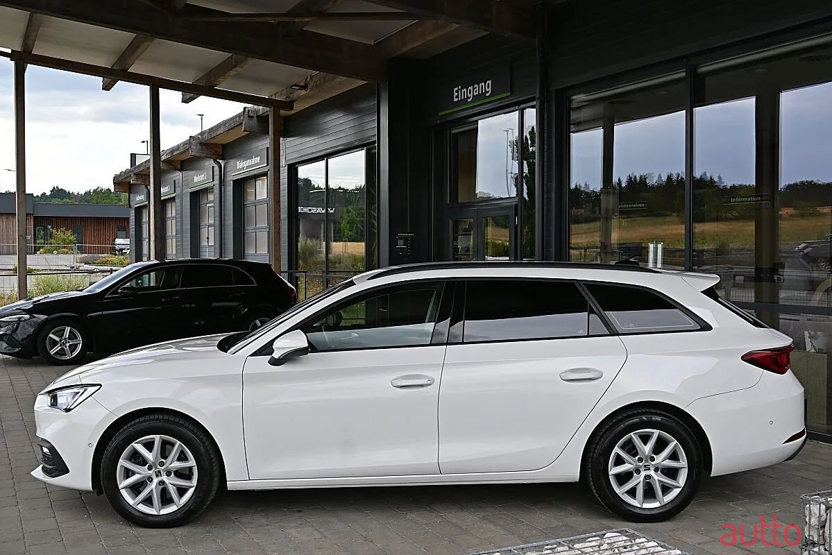 2022' SEAT Leon photo #2