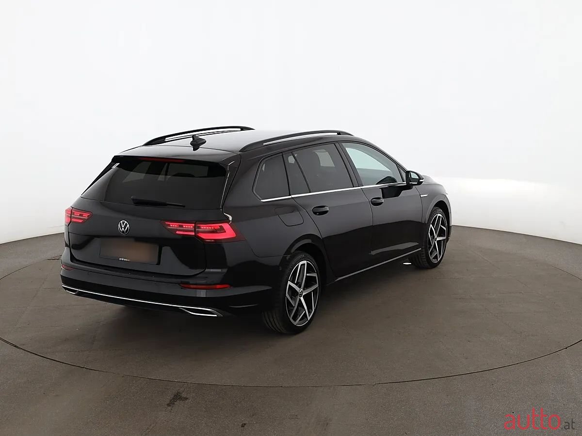 2022' Volkswagen Golf photo #2
