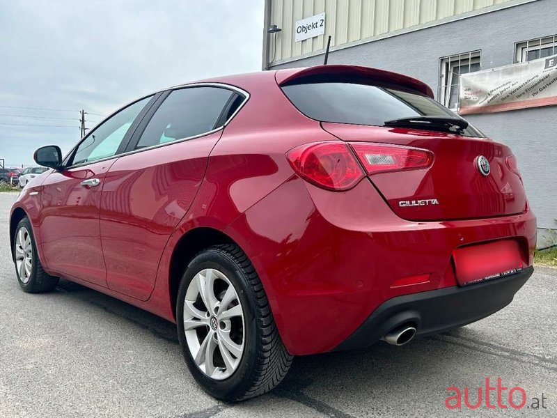 2016' Alfa Romeo Giulietta photo #6