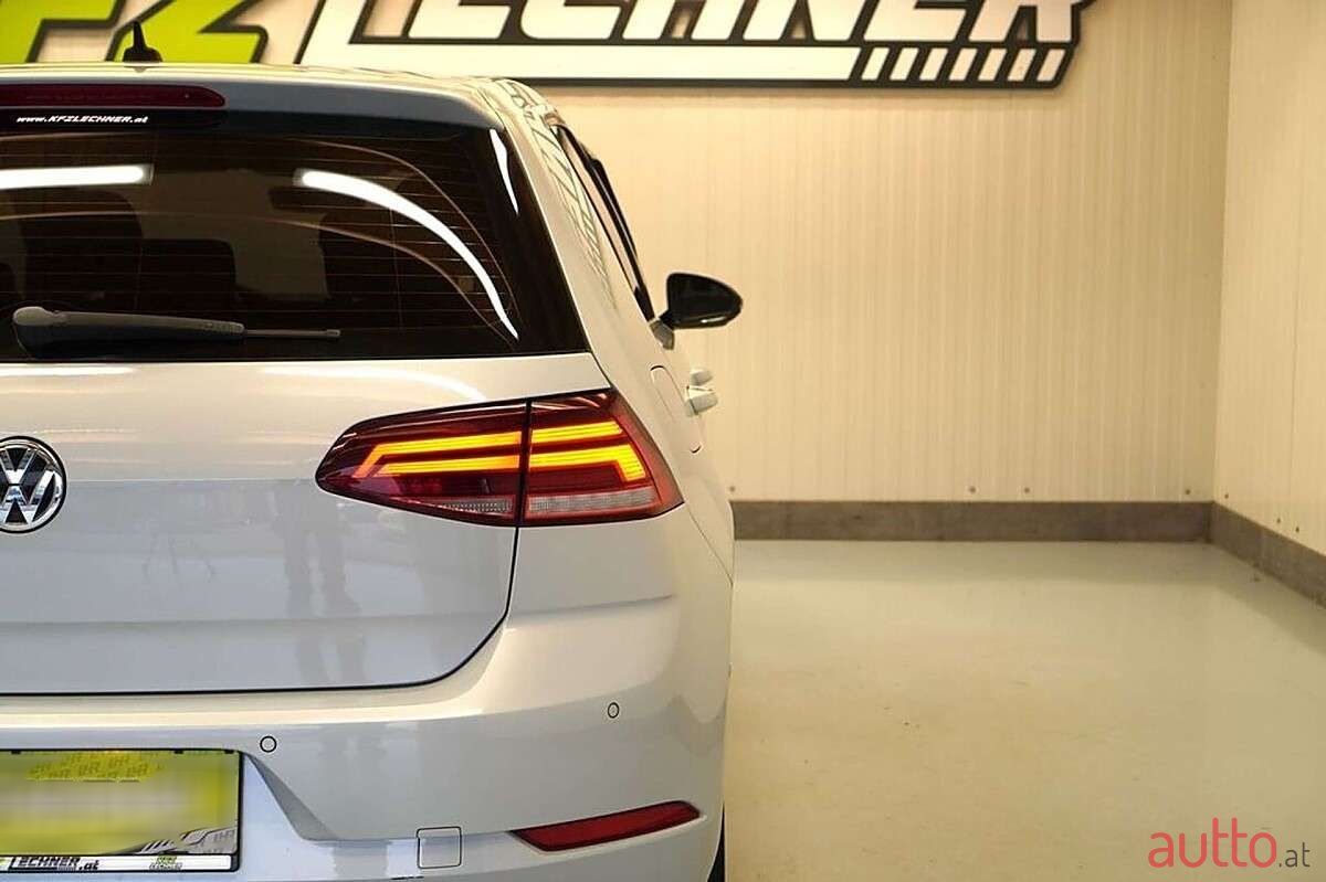 2017' Volkswagen Golf photo #5