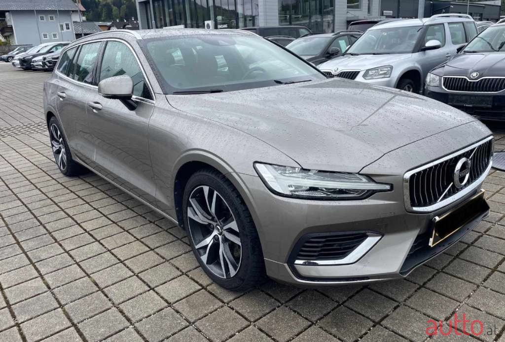 2020' Volvo V60 photo #2