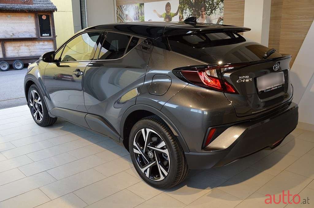 2022' Toyota C-HR photo #3