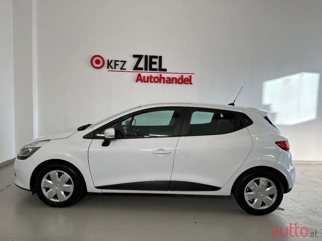 2013' Renault Clio photo #6