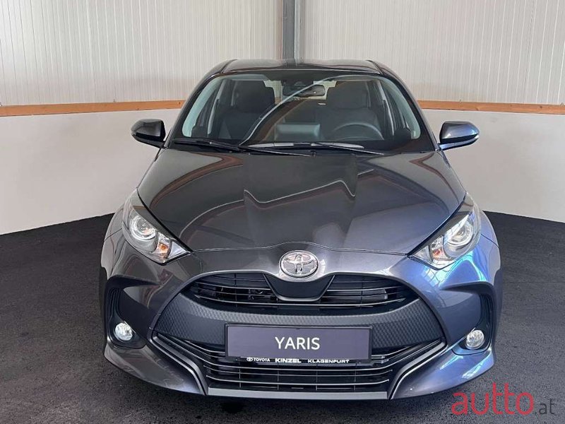 2022' Toyota Yaris photo #2
