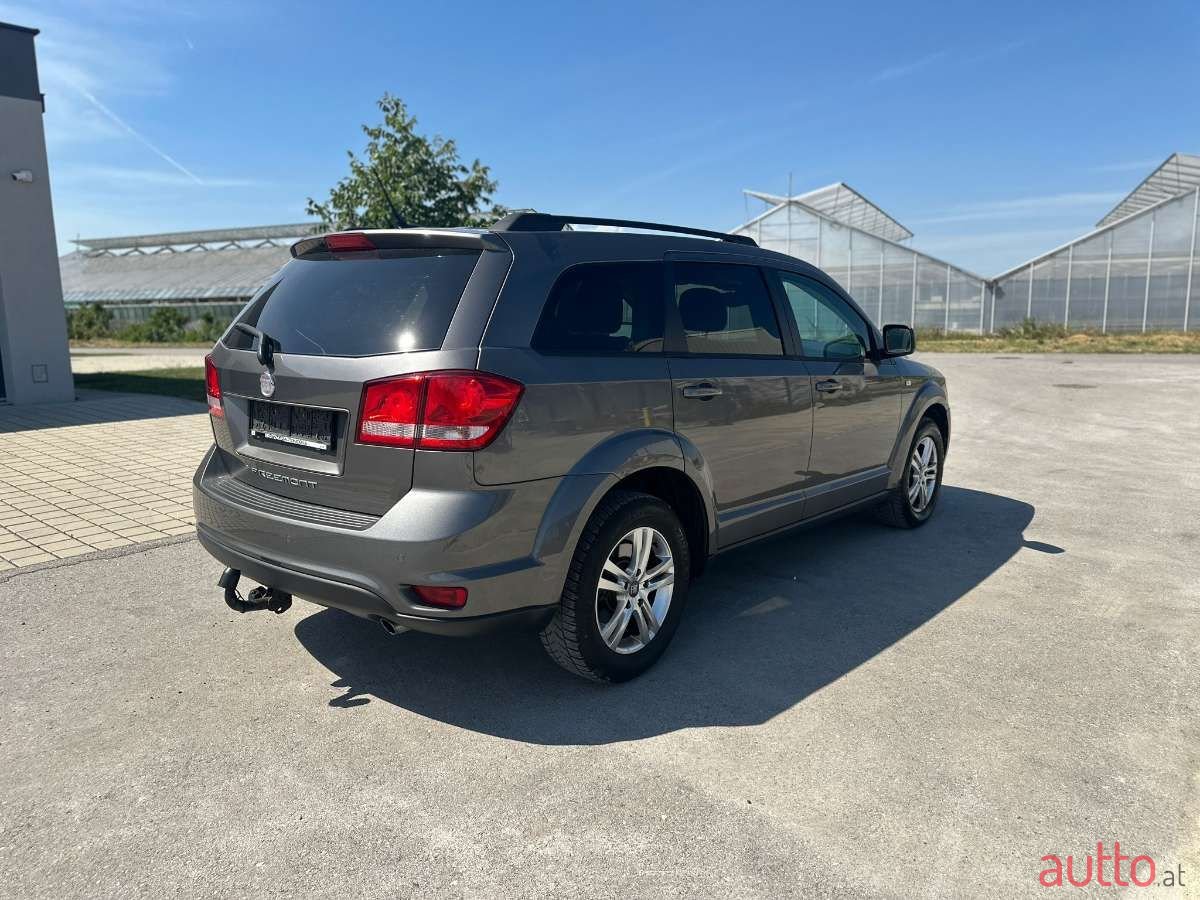 2013' Fiat Freemont photo #6