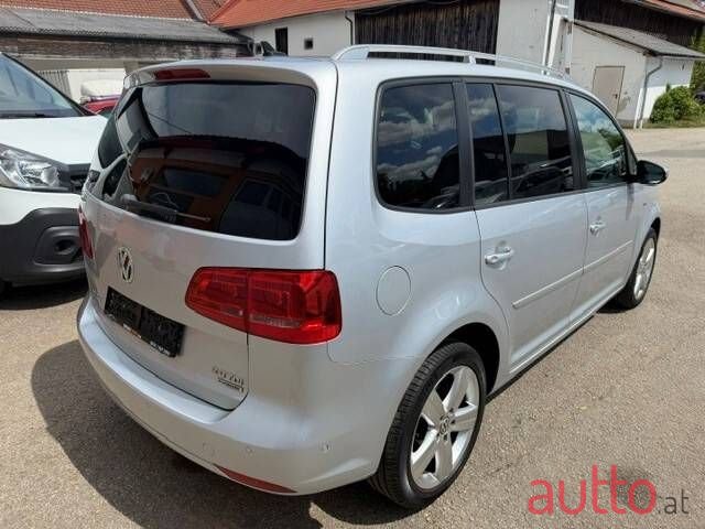2014' Volkswagen Touran photo #3