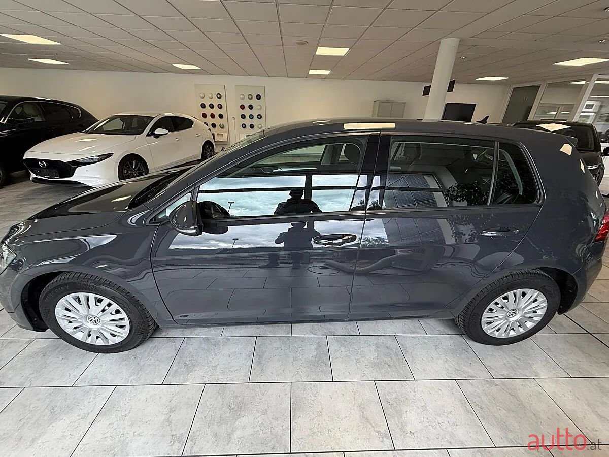 2019' Volkswagen Golf photo #6