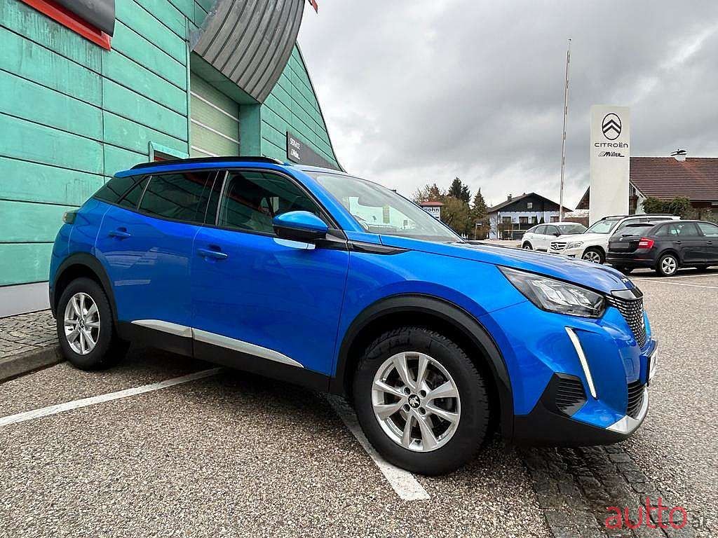 2020' Peugeot 2008 photo #3