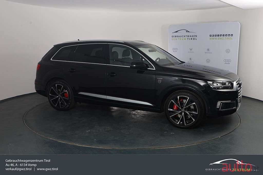2018' Audi Q7 photo #4