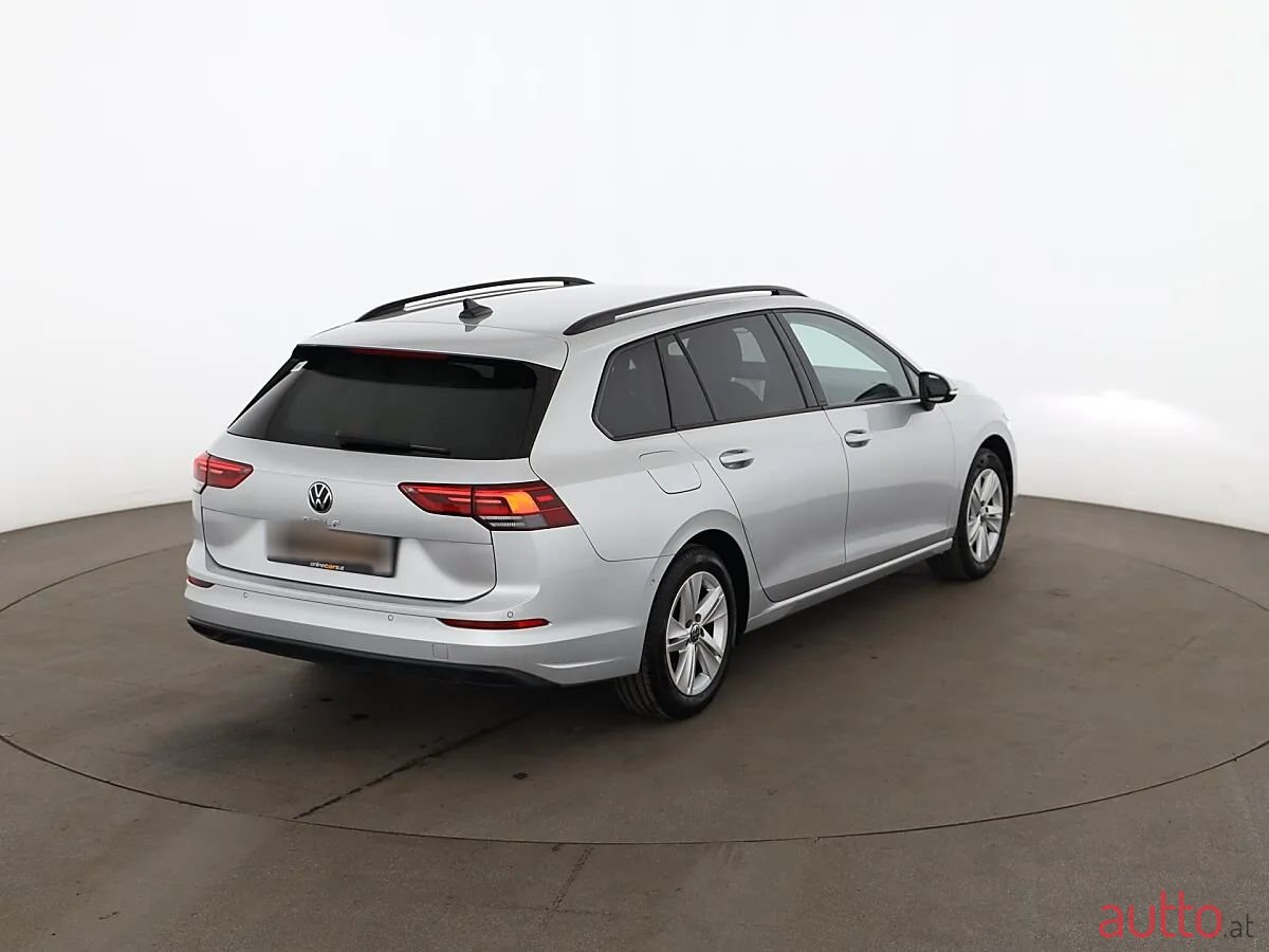 2022' Volkswagen Golf photo #3
