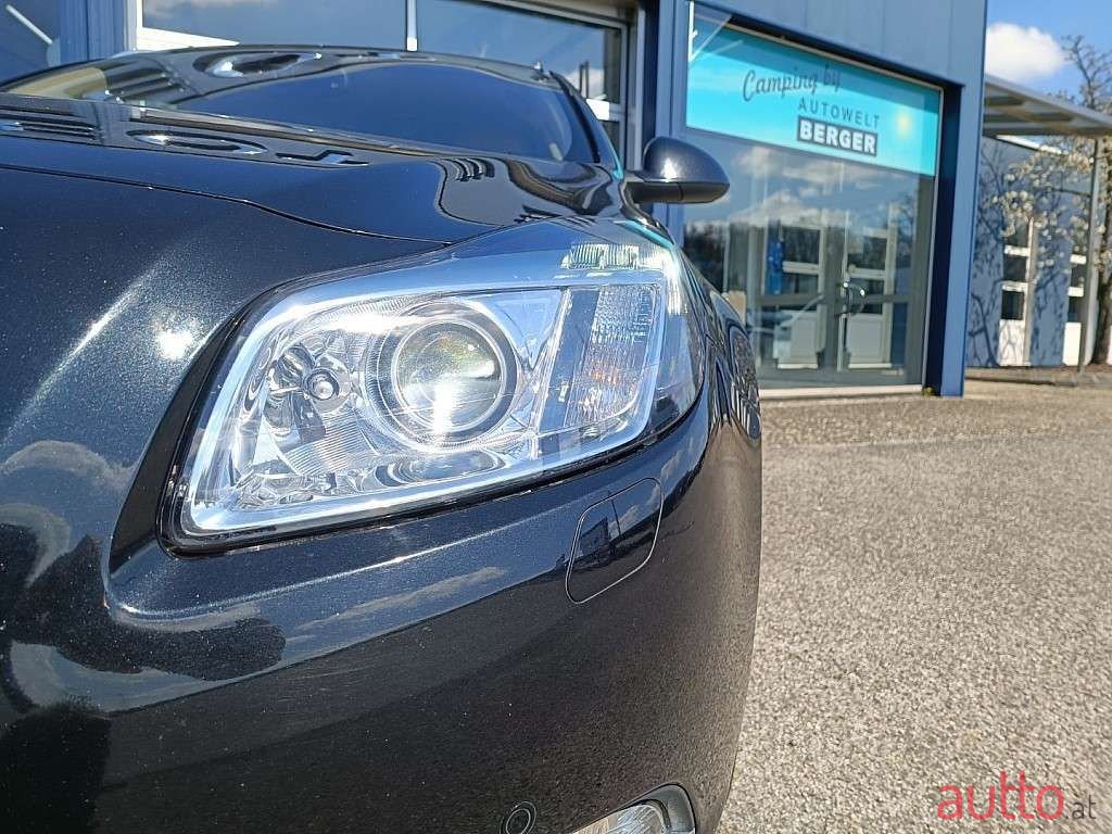 2011' Opel Insignia photo #4