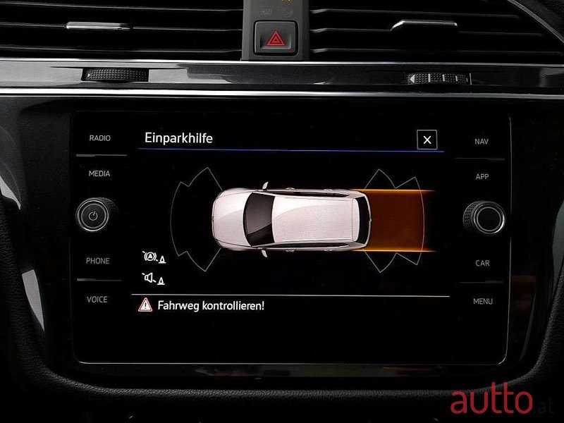 2021' Volkswagen Tiguan photo #4