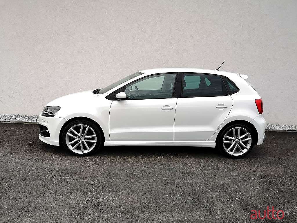 2017' Volkswagen Polo photo #3