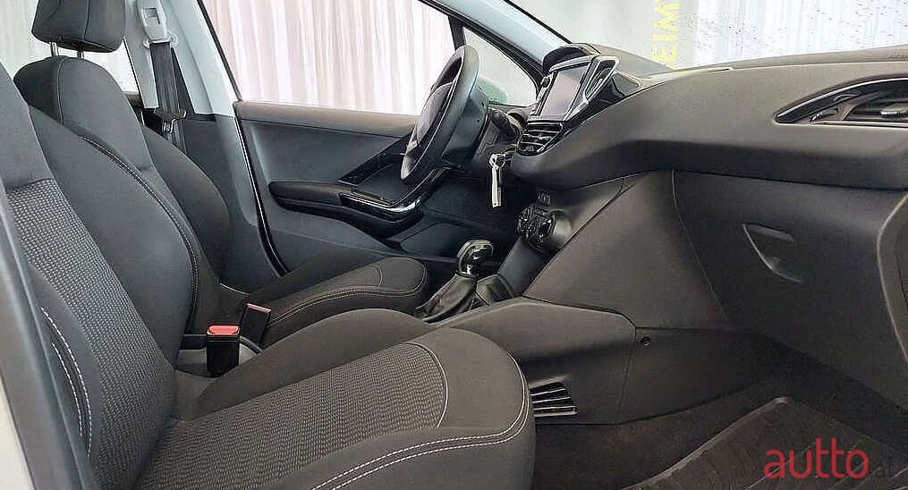 2019' Peugeot 208 photo #5