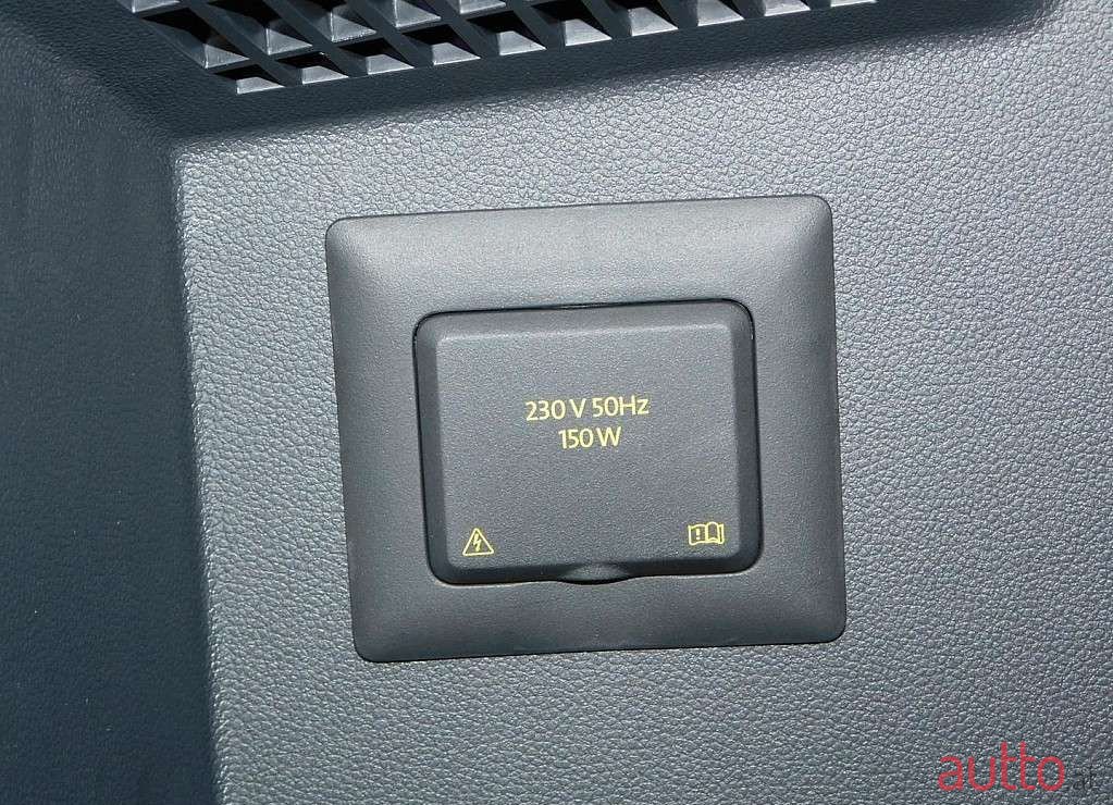 2023' Volkswagen Tiguan photo #6