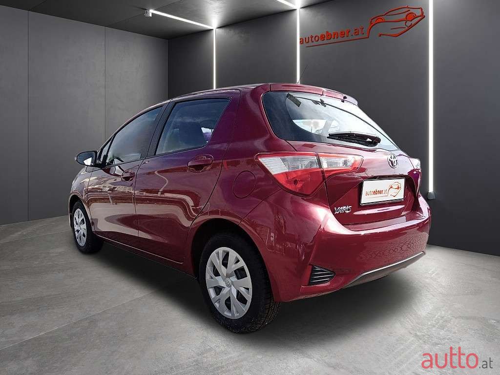 2017' Toyota Yaris photo #5