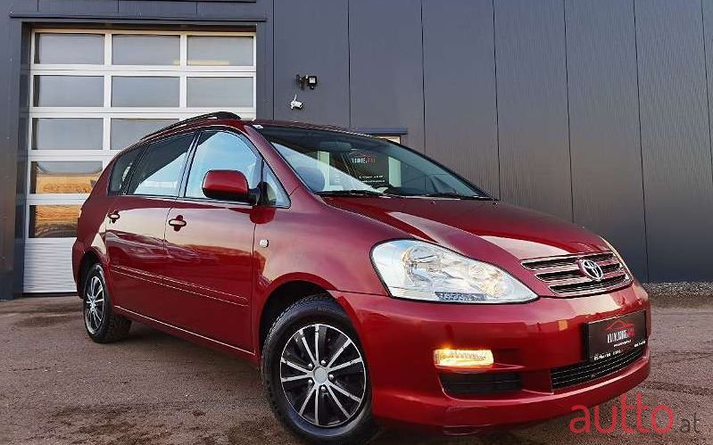 2003' Toyota Avensis photo #1