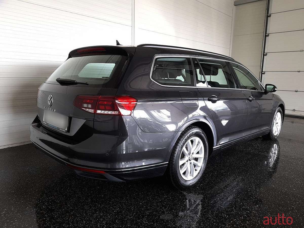 2021' Volkswagen Passat photo #2