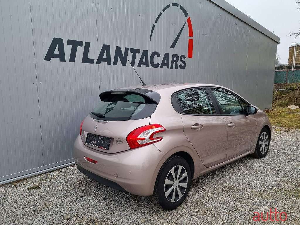 2013' Peugeot 208 photo #3