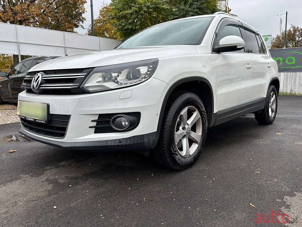 2012' Volkswagen Tiguan photo #6