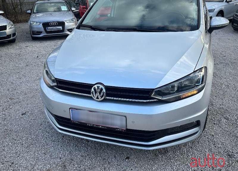 2019' Volkswagen Touran photo #6