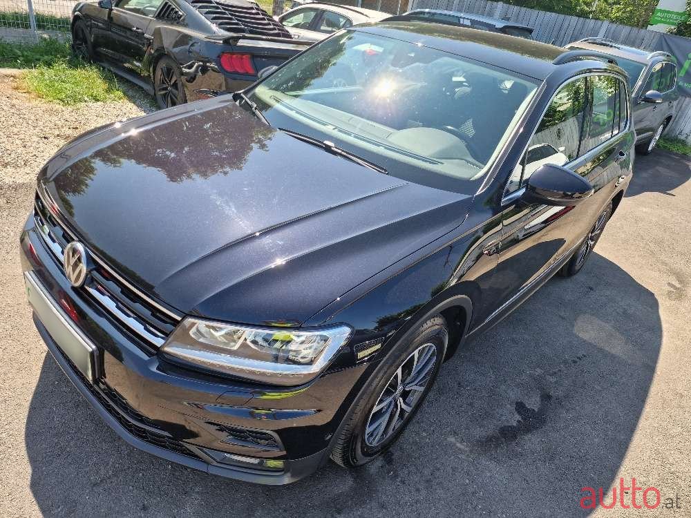 2017' Volkswagen Tiguan photo #2