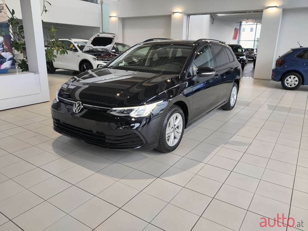 2022' Volkswagen Golf photo #1