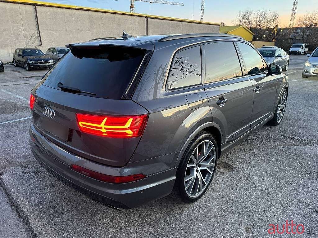 2018' Audi Q7 photo #5