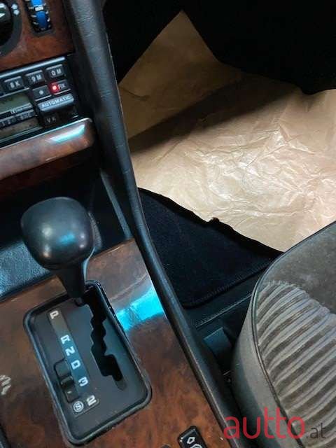 1987' Mercedes-Benz 300 SE photo #2