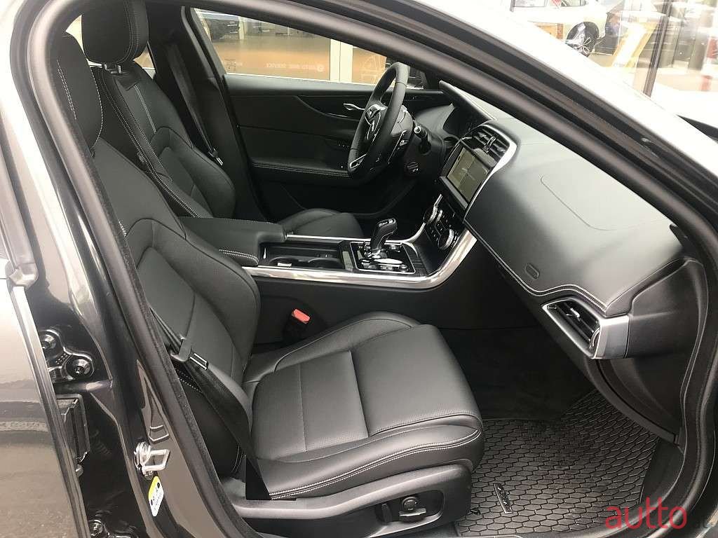 2024' Jaguar XE photo #4
