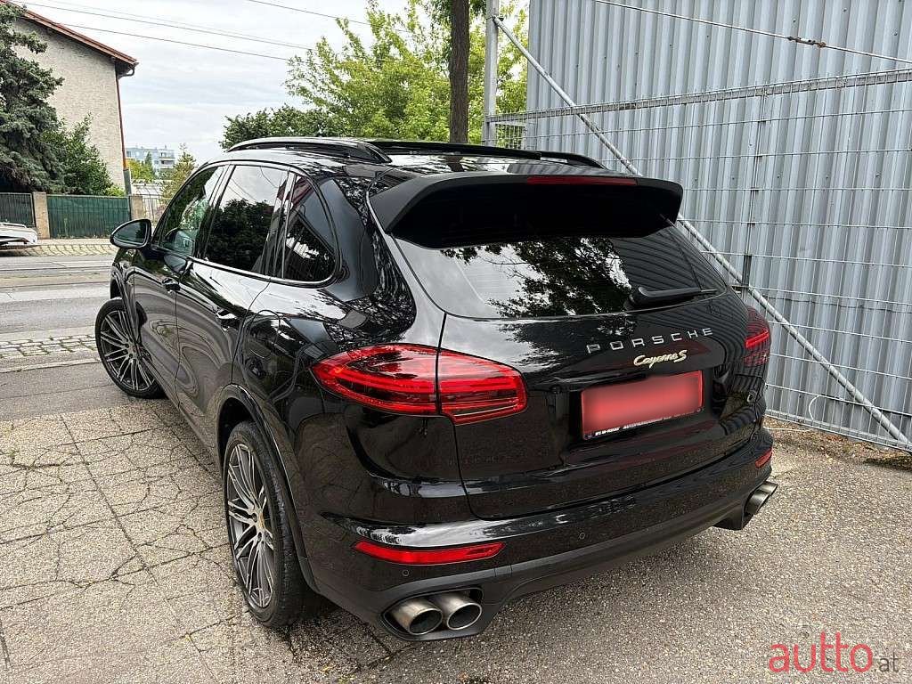 2017' Porsche Cayenne photo #6