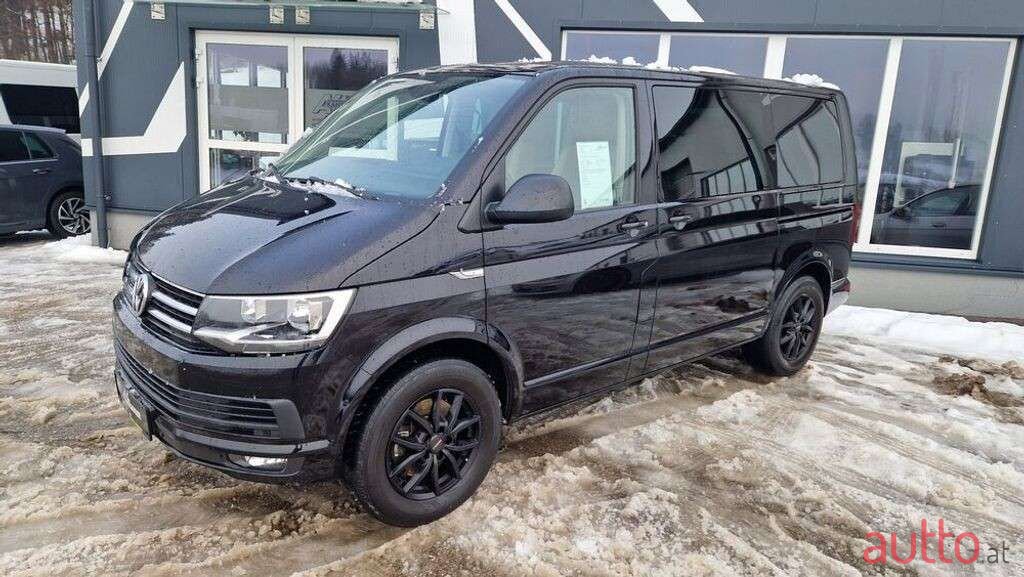 2018' Volkswagen Caravelle photo #3