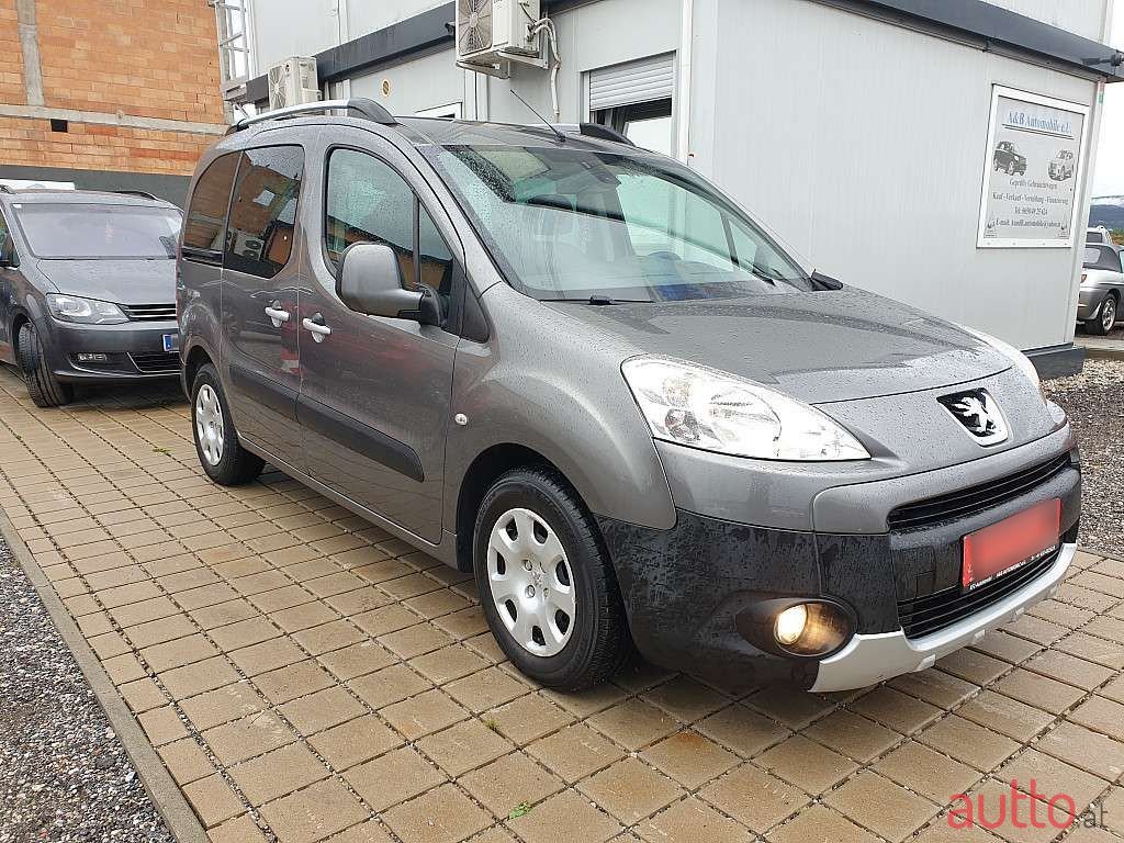 2011' Peugeot Partner photo #1