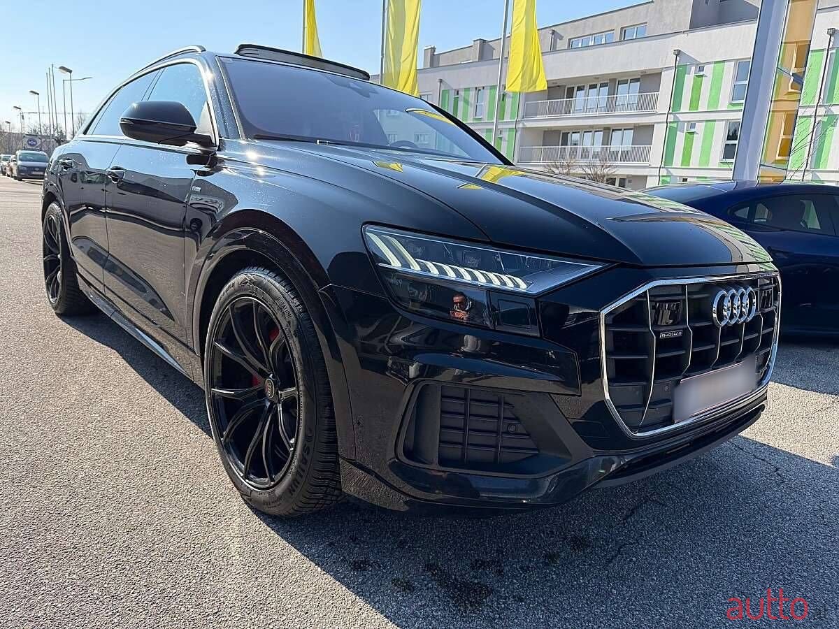 2019' Audi Q8 photo #5