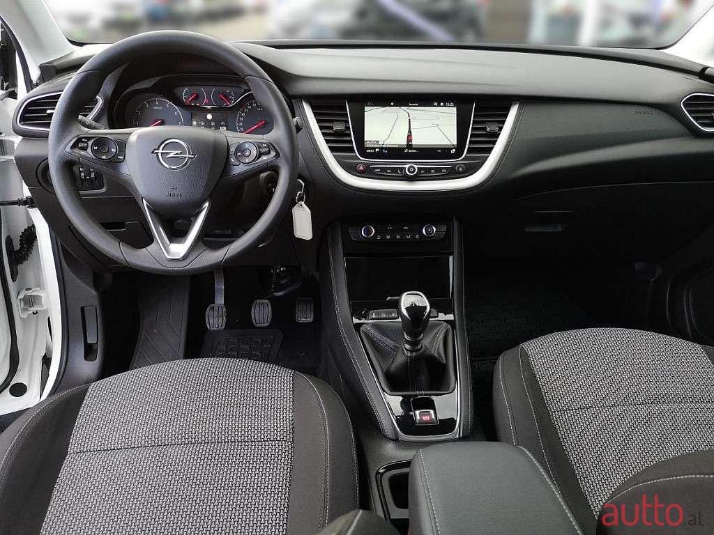 2020' Opel Grandland X photo #4