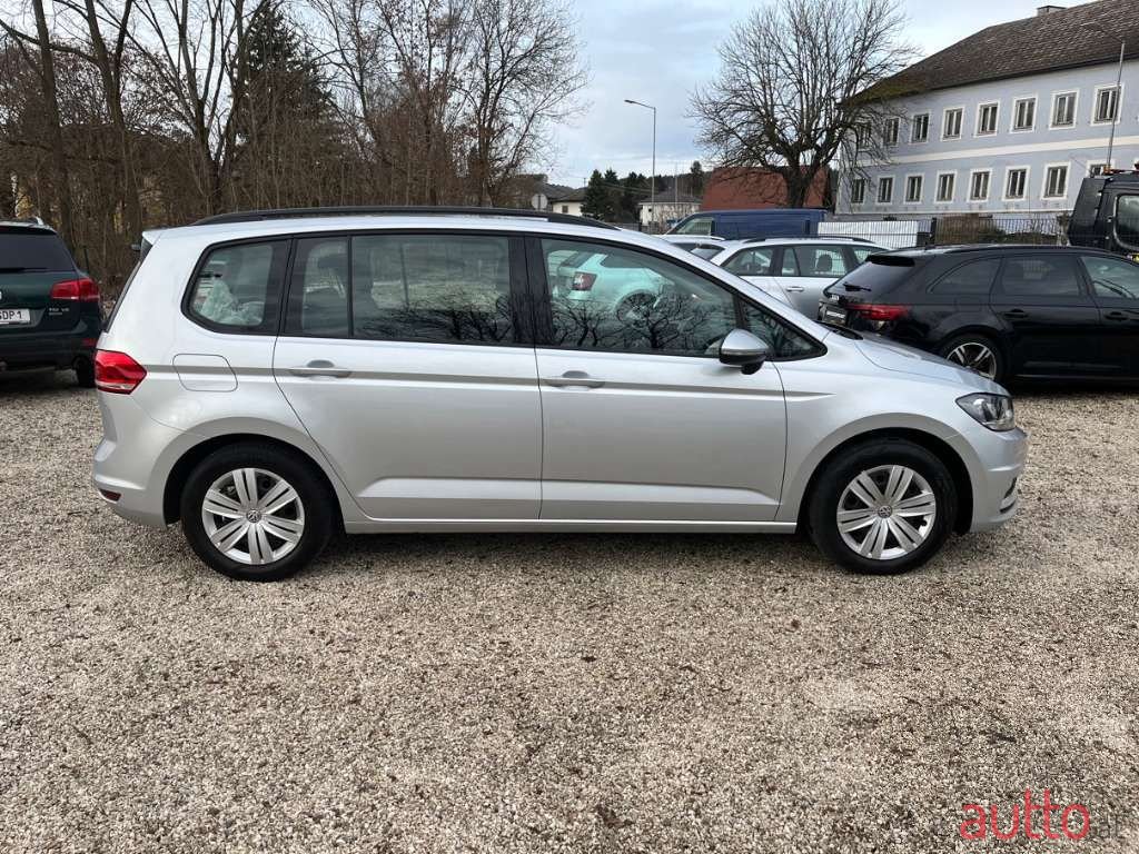2018' Volkswagen Touran photo #4