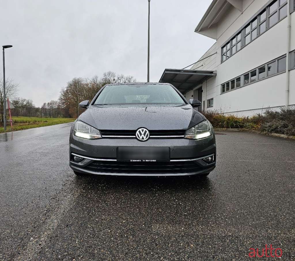 2018' Volkswagen Golf photo #2